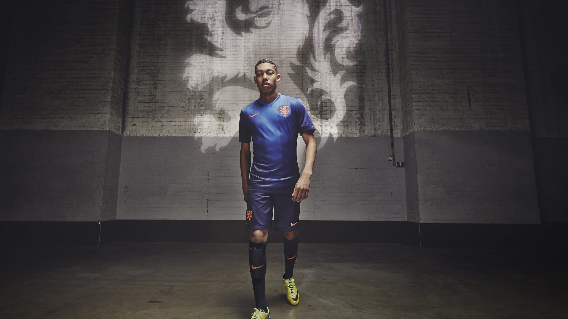 开云体育世界杯-独行侠火力全开压制黄蜂，霍勒迪在F1赛道接管比赛的跨界启示