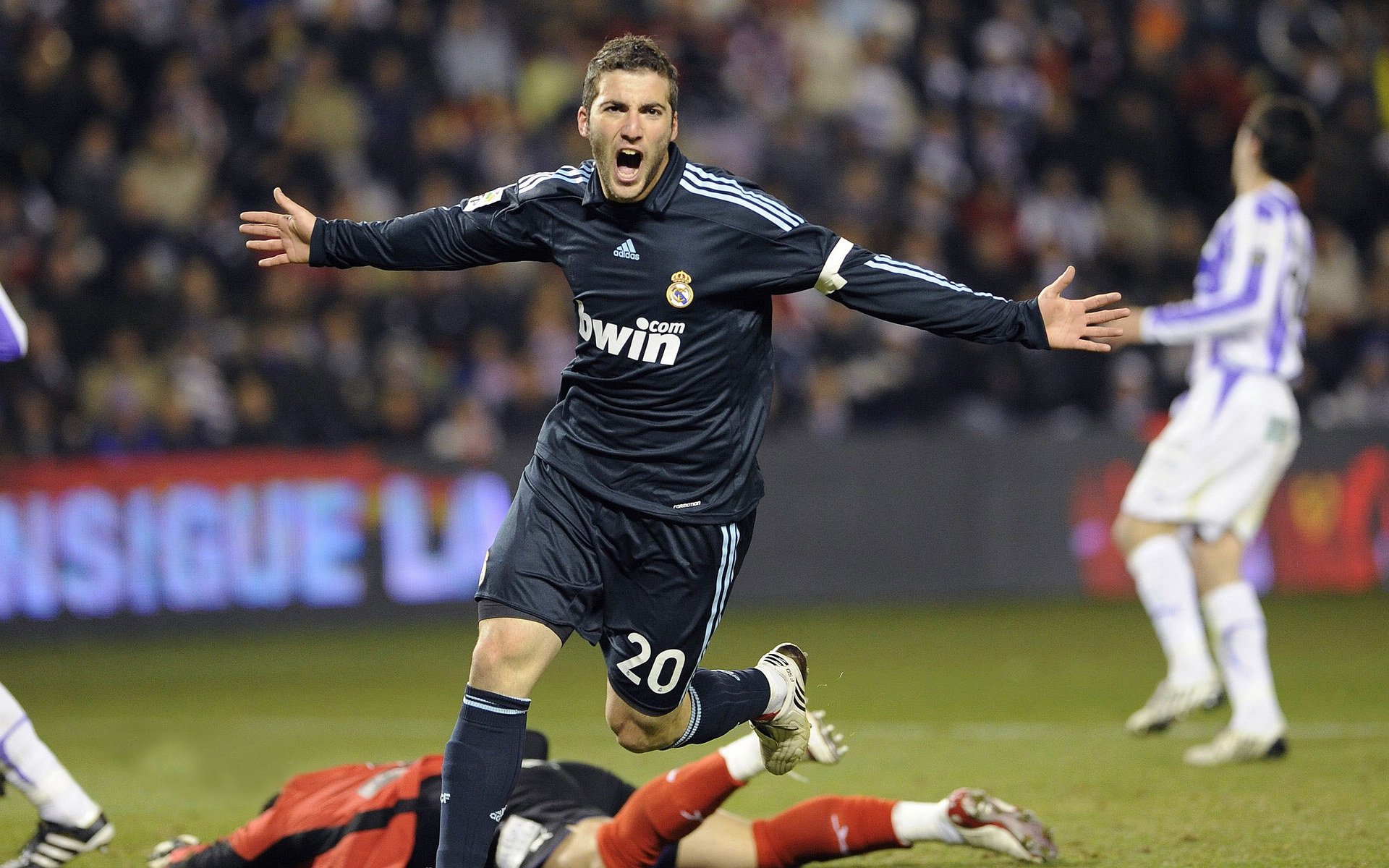 世界杯2026-震惊温布利！范戴克铁血统军，斯洛伐克揭幕战3-0完爆英格兰